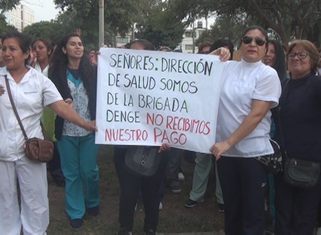 Inspectores están impagos desde hace dos meses y protestan en Gerencia Regional de Salud de La Libertad