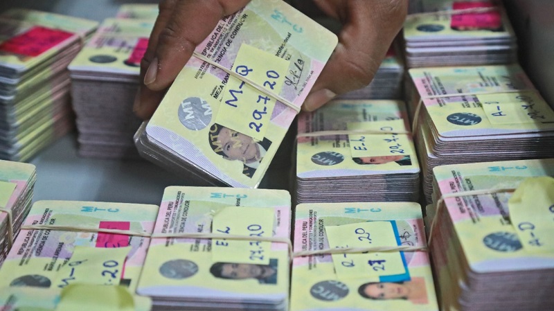 Advierten a no dejarse sorprender por falsos tramitadores de licencias de conducir