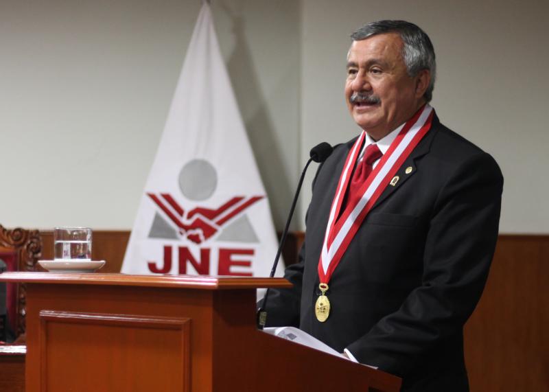 Presidente del JNE descarta compadrazgo con César Acuña