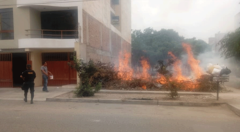 Sujetos queman maleza y fuego se salió de control en urbanización Covicorti