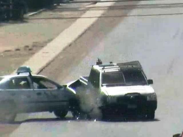 Cámaras de vigilancia captan tenaz persecución de la Policía y serenazgo a un taxista