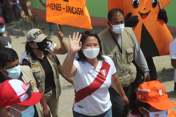 Keiko Fujimori plantea recuperación de la economía y empleo en primeros dos años