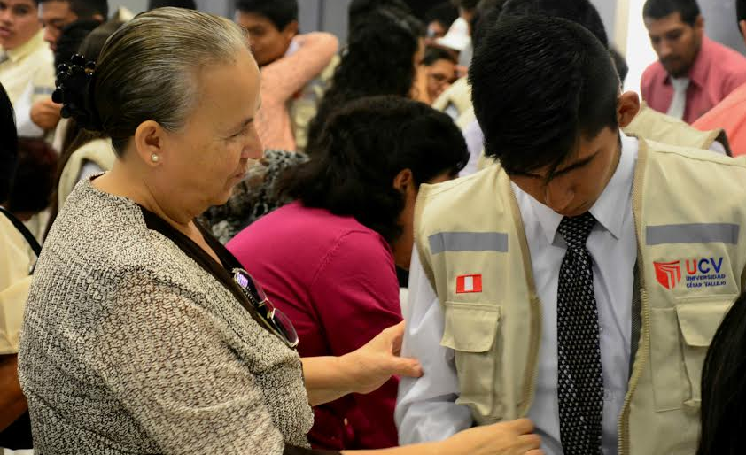 Estudiantes de Ingeniería de la UCV participaron en  imposición de chalecos