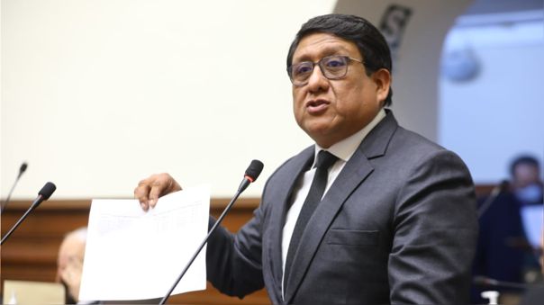 Piden informes al ministro de Defensa sobre viajes de los familiares de Pedro Castillo en avión presidencial  