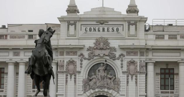 Oficializan resoluciones que declaran formar causa penal contra Betssy Chavez y Salas Arenas