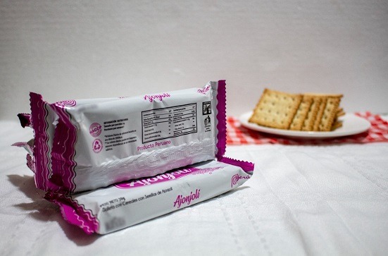 Escolares usuarios de Qali Warma disfrutan galletas con cereales   