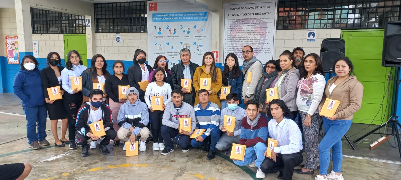 Congreso reconoció a trujillanos por libro "Poesía de Arena III" que se centra en la violencia social 