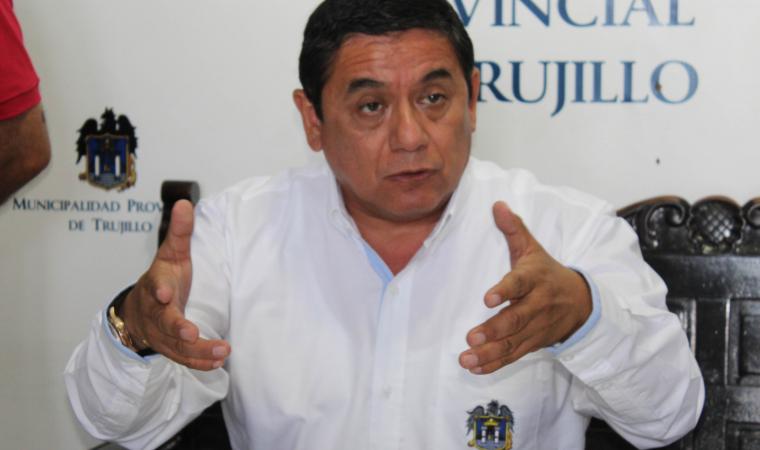 Ambulantes ganan más de 4000 soles al mes por vender frutas en centro de Trujillo