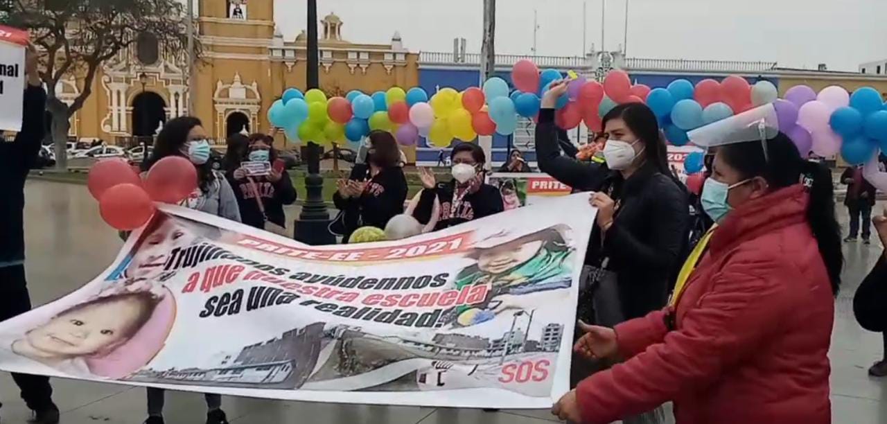 Trujillo: madres reclaman construcción de obra en colegio para niños con síndrome de Down