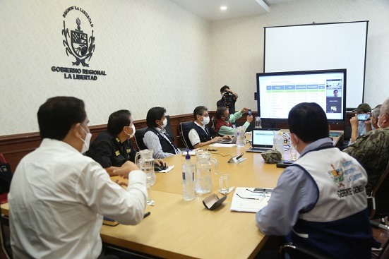 Gobernador Llempén insta a alcaldes a intensificar vigilancia en mercados