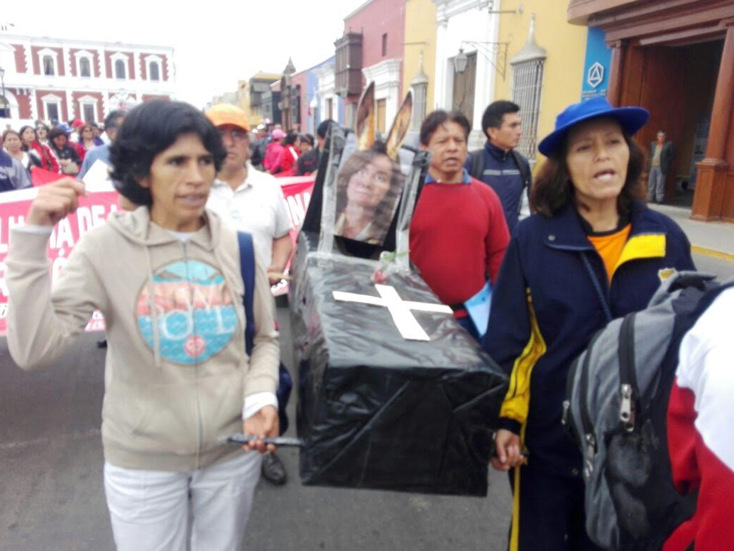 Gobernador regional Luis Valdez se ofrece como mediador de los maestros