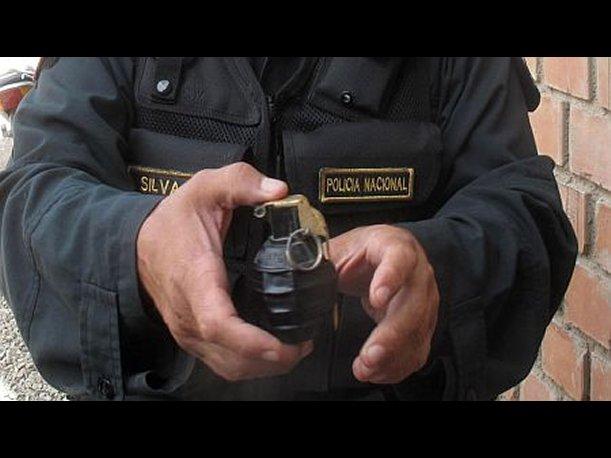 Encuentran granada de guerra en la vía pública