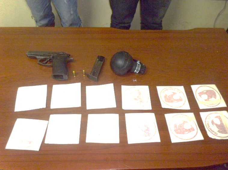 Atrapan a dos extorsionadores que portaban granada