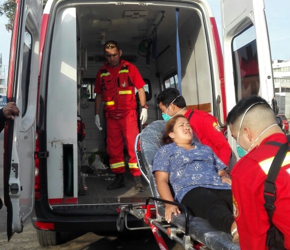 Motocicleta choca contra taxi en urbanización San Andrés