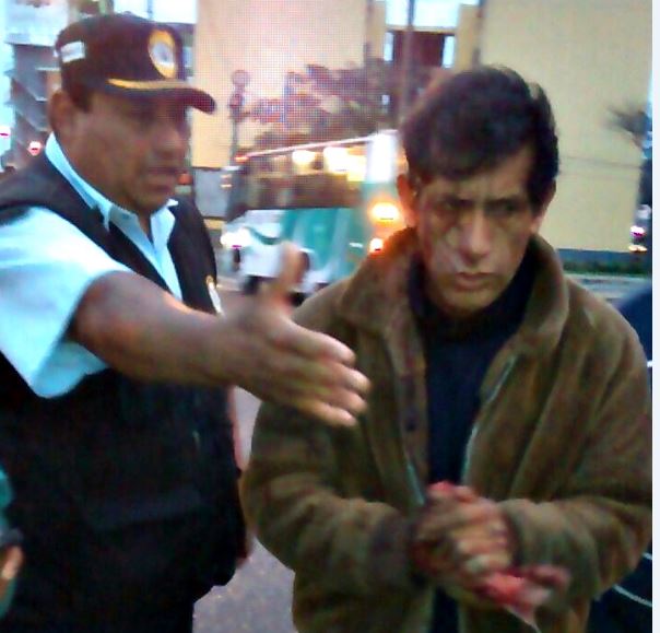 Auxilian a mototaxista herido en choque con taxi