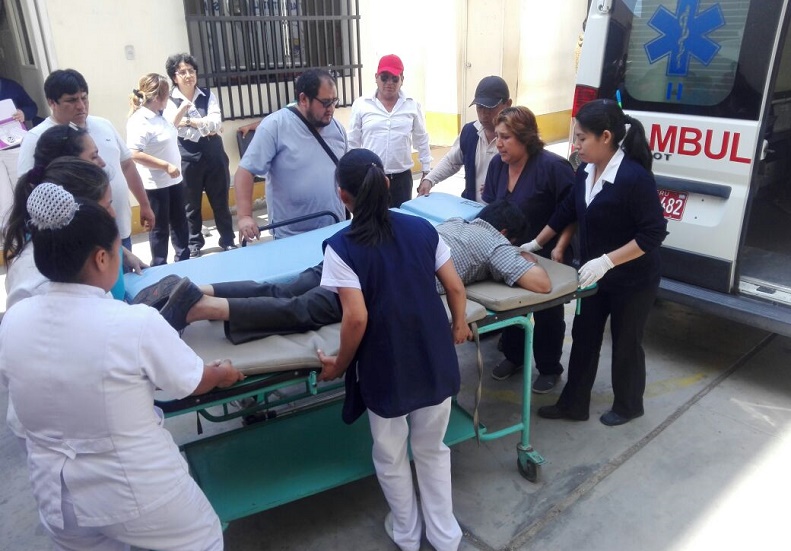 Más de una decena de heridos deja volcadura de microbús que venía de Otuzco a Trujillo