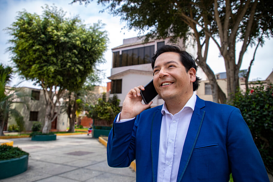 César Acuña asegura que reducirá y donará su sueldo