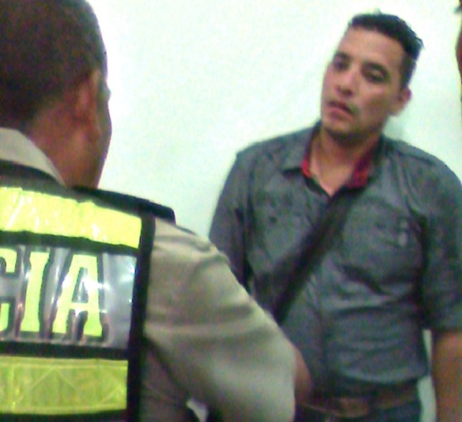 Sorprenden a sujeto robando ropa en una céntrica tienda