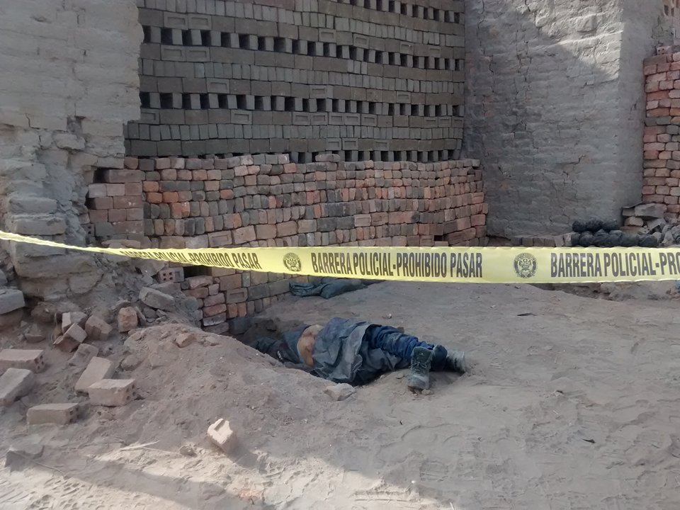 Hallan cuerpo de hombre asesinado a pedradas en Moche