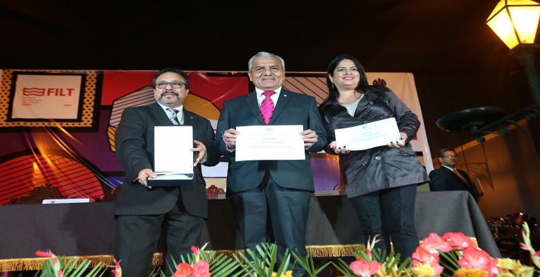 Rinden homenaje póstumo a Marco Antonio Corcuera en la 6ta Feria del Libro de Trujillo
