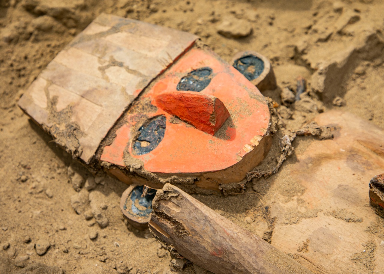 Encuentran escultura de madera en la Huaca Takaynamo de Chan Chan 