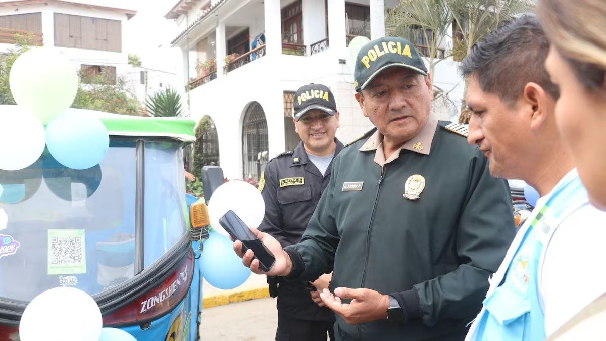 Policía implementa “Plan Código QR” en mototaxis de Huanchaco