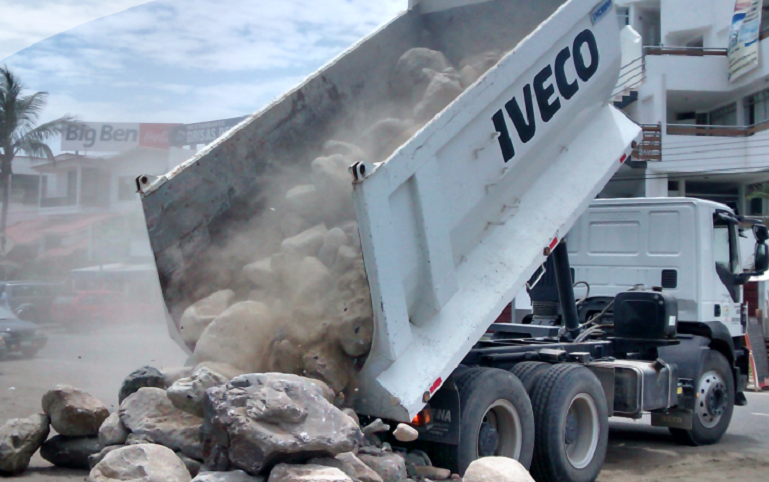 Iniciaron trabajos de protección en zonas afectadas por oleajes en Huanchaco