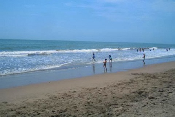 Delincuentes ultrajan a ciudadano polaco en playa Huanchaquito