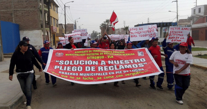 Obreros de municipio de Víctor Larco iniciaron huelga por bono alimenticio 