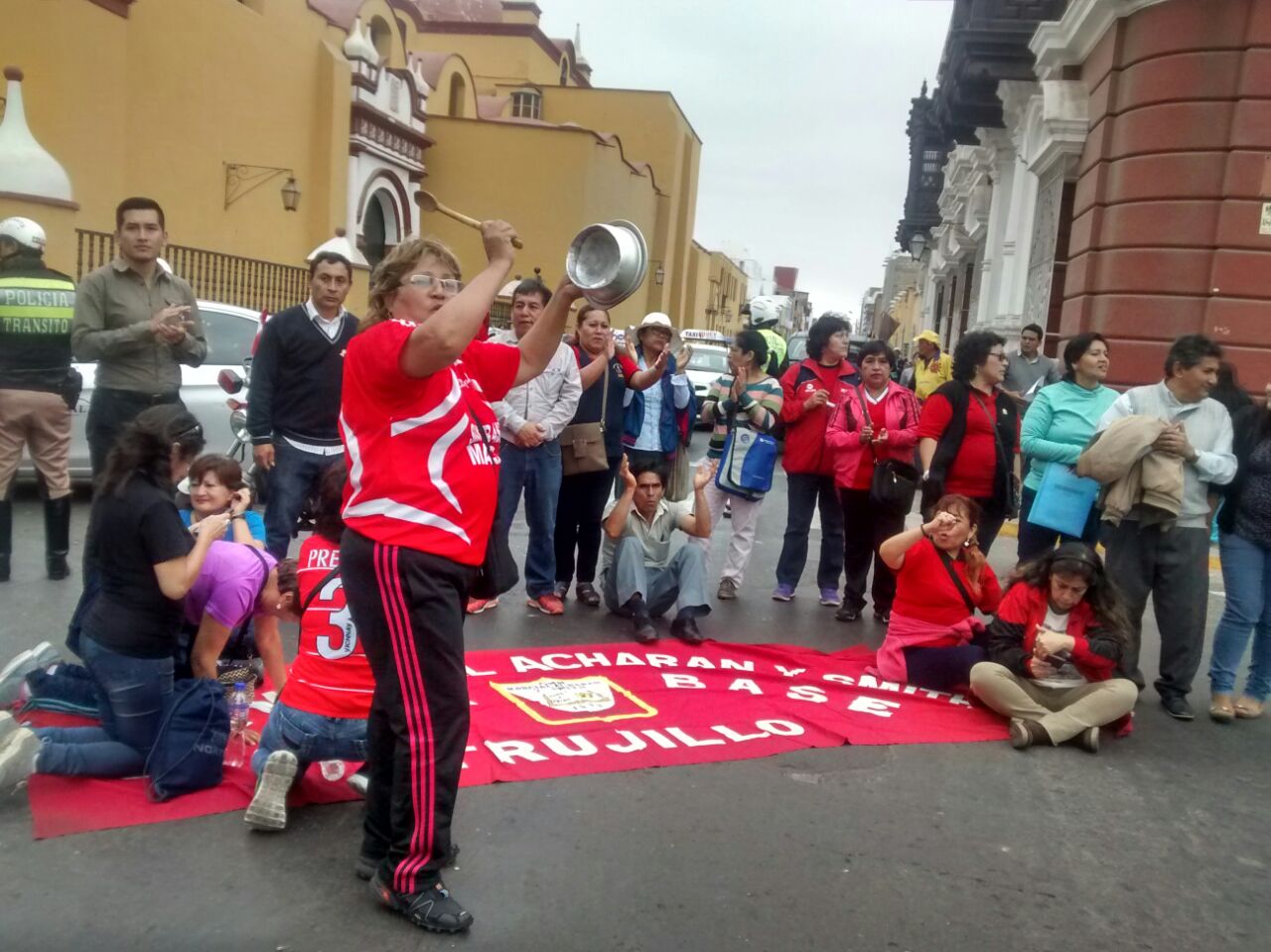 Descuentan a docentes que acataron huelga en La Libertad