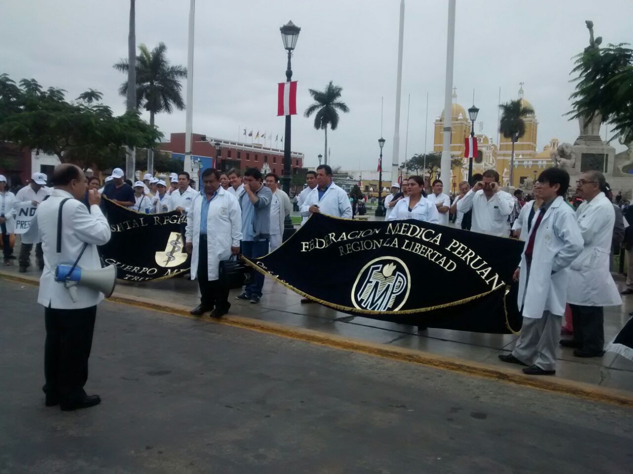 En La Libertad suspenden 45 000 consultas por huelga médica 