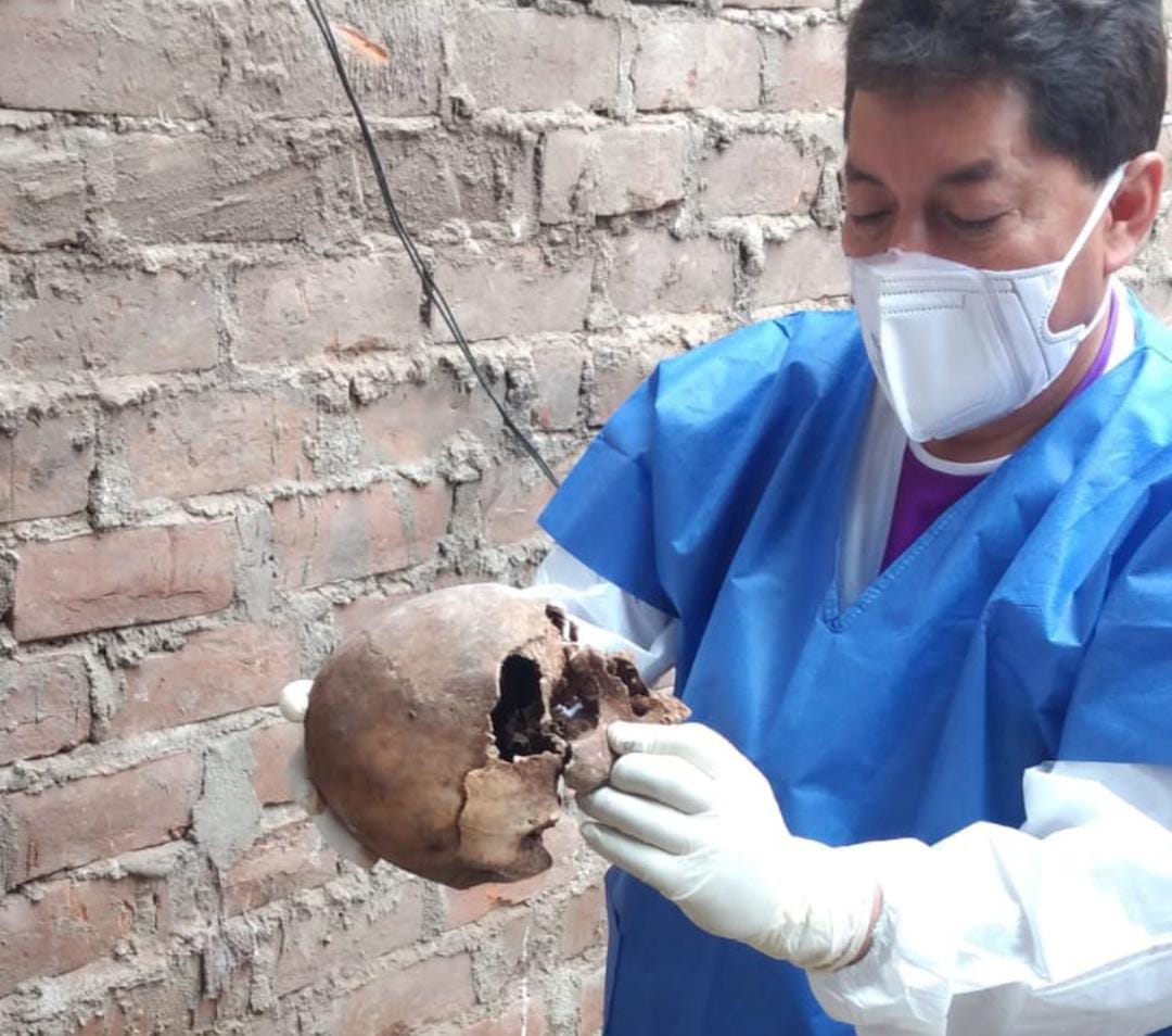 Albañiles encuentran restos óseos durante excavación en Trujillo