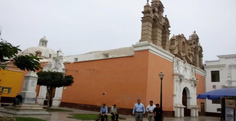 Protegen techos de monumentos históricos con plástico ante llegada de lluvias