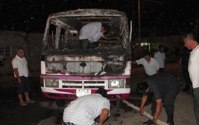 Víctor Larco: Delincuentes incendian autobús porque propietario se negó a pagar cupos
