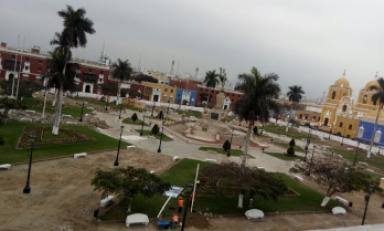 Alcalde de Trujillo promete que plaza de armas será inaugurada con feria de libros