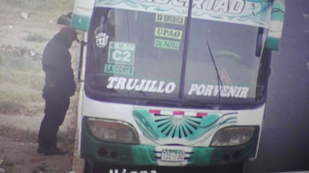 Multan con más de 200 soles a conductores que orinan en vía pública