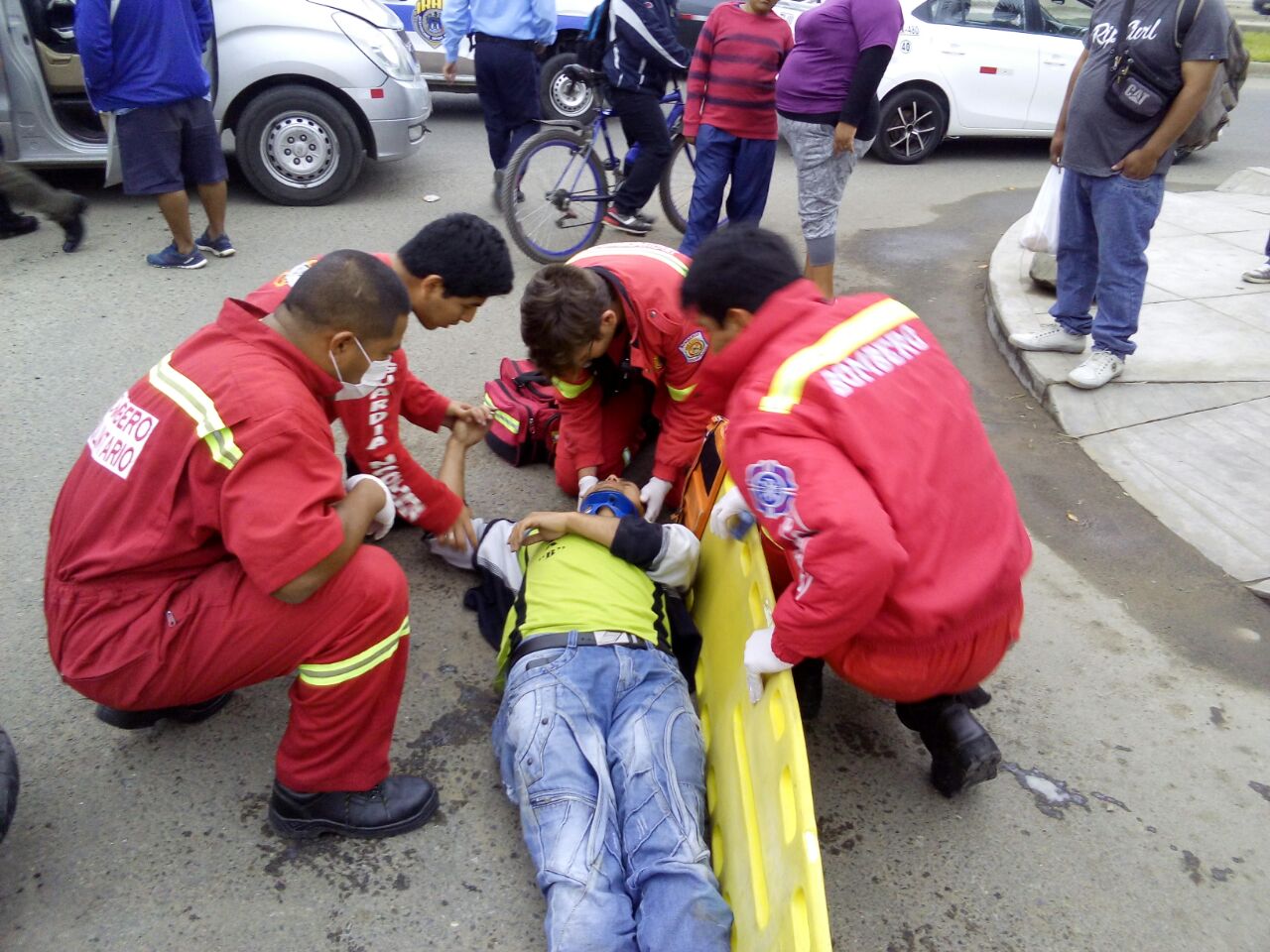 Trujillo: choque entre moto y minivan deja un muerto