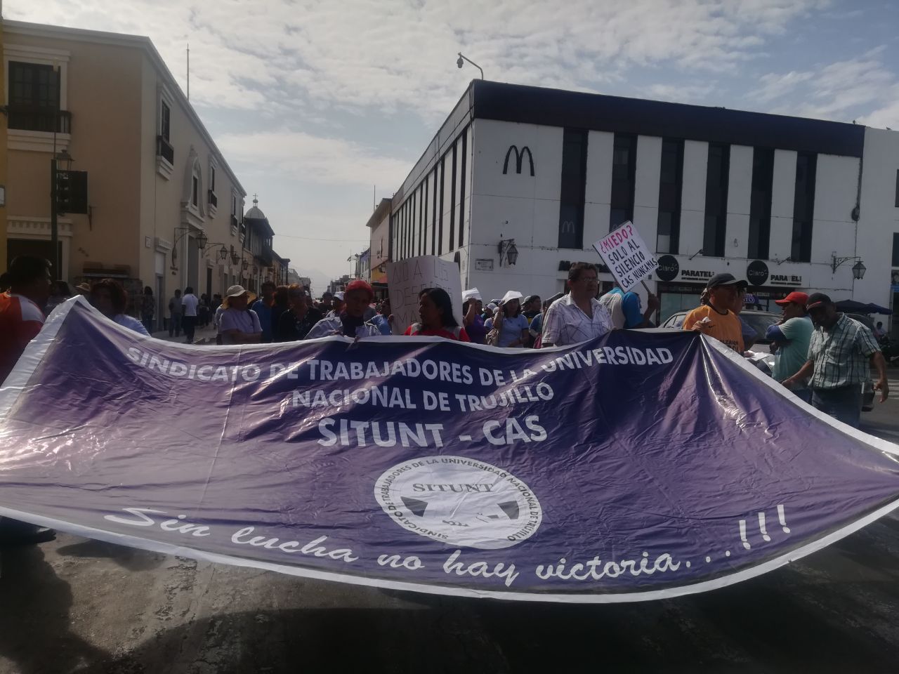 Trujillo: denuncian despido de trabajadores CAS en la UNT