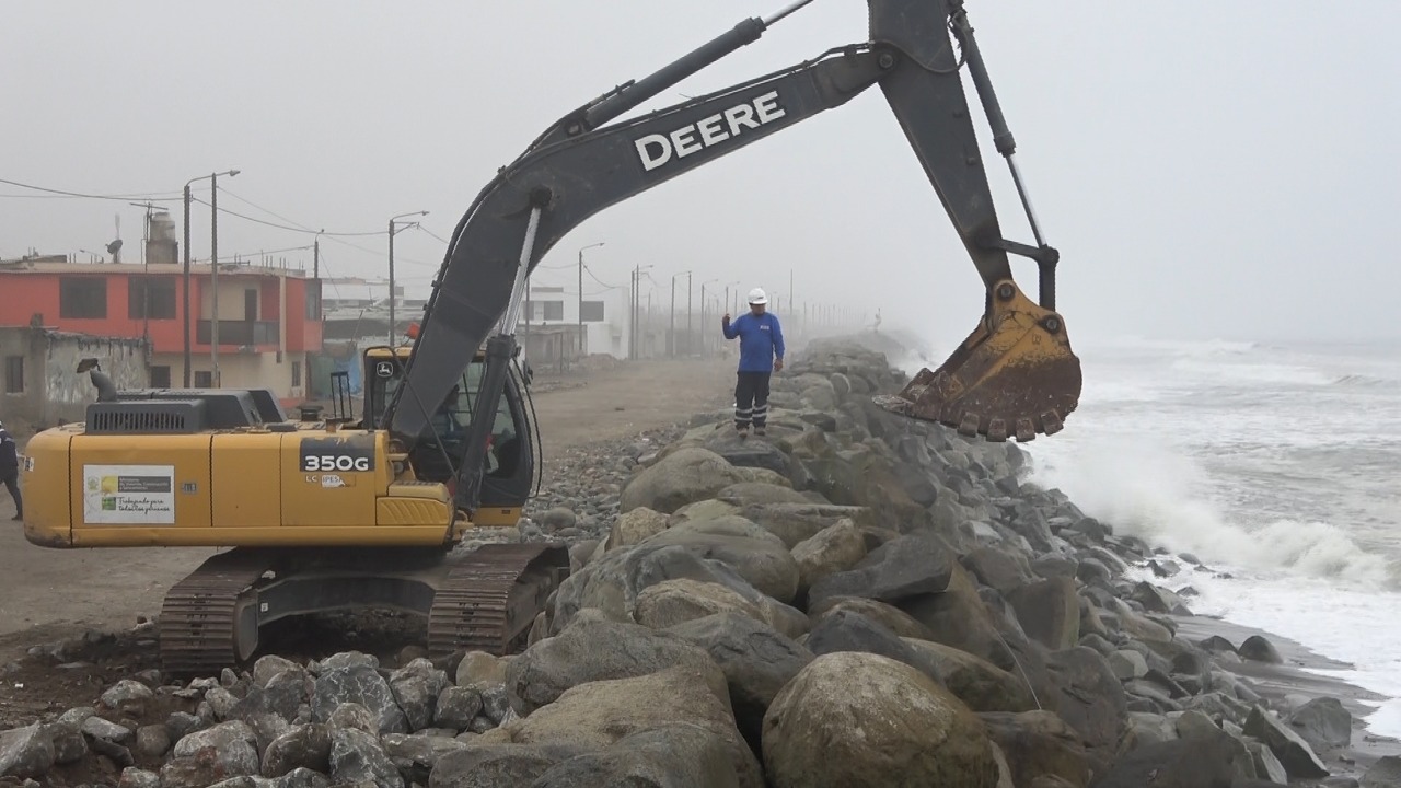 Víctor Larco: reparan sectores que  colapsaron en enrocado de Buenos Aires