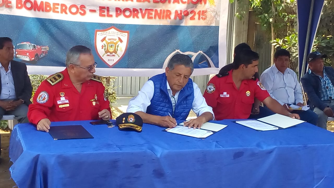  Ceden terreno para compañía de bomberos en el distrito El Porvenir