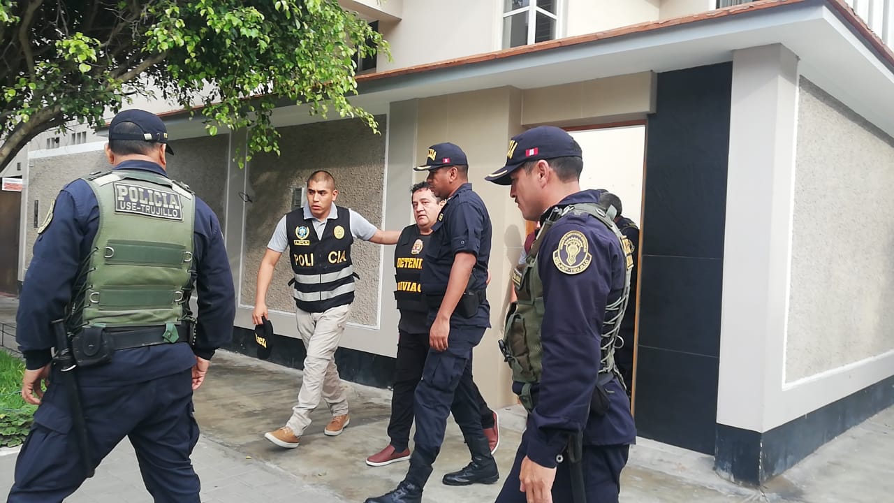 La Libertad: detienen a exgerentes regionales de Educación y a otros funcionarios por tramitar títulos falsos