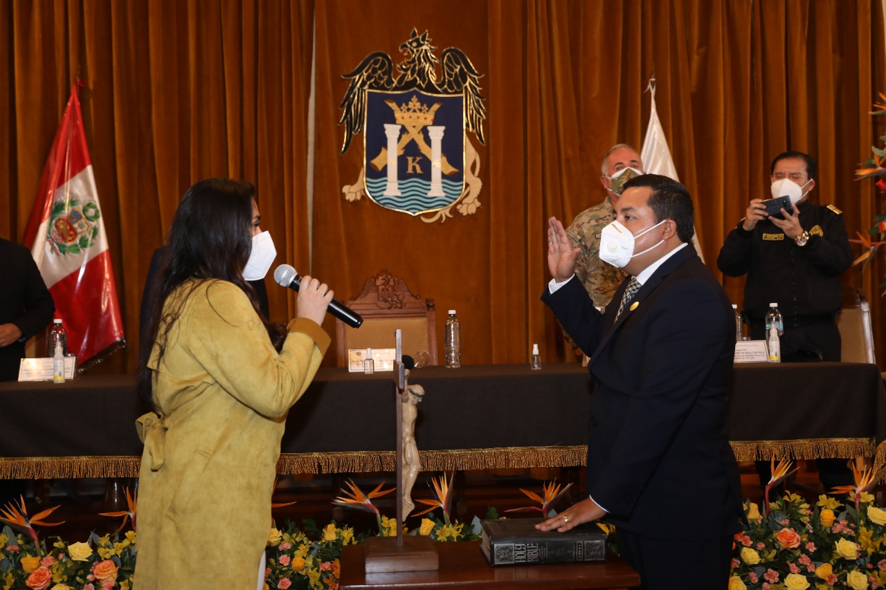 José Ruiz asume cargo de alcalde de Trujillo y promete evaluar a gerentes 