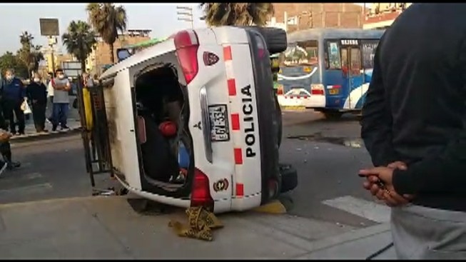 Victor Larco: vehículo impactó contra patrullero y se dio a la fuga