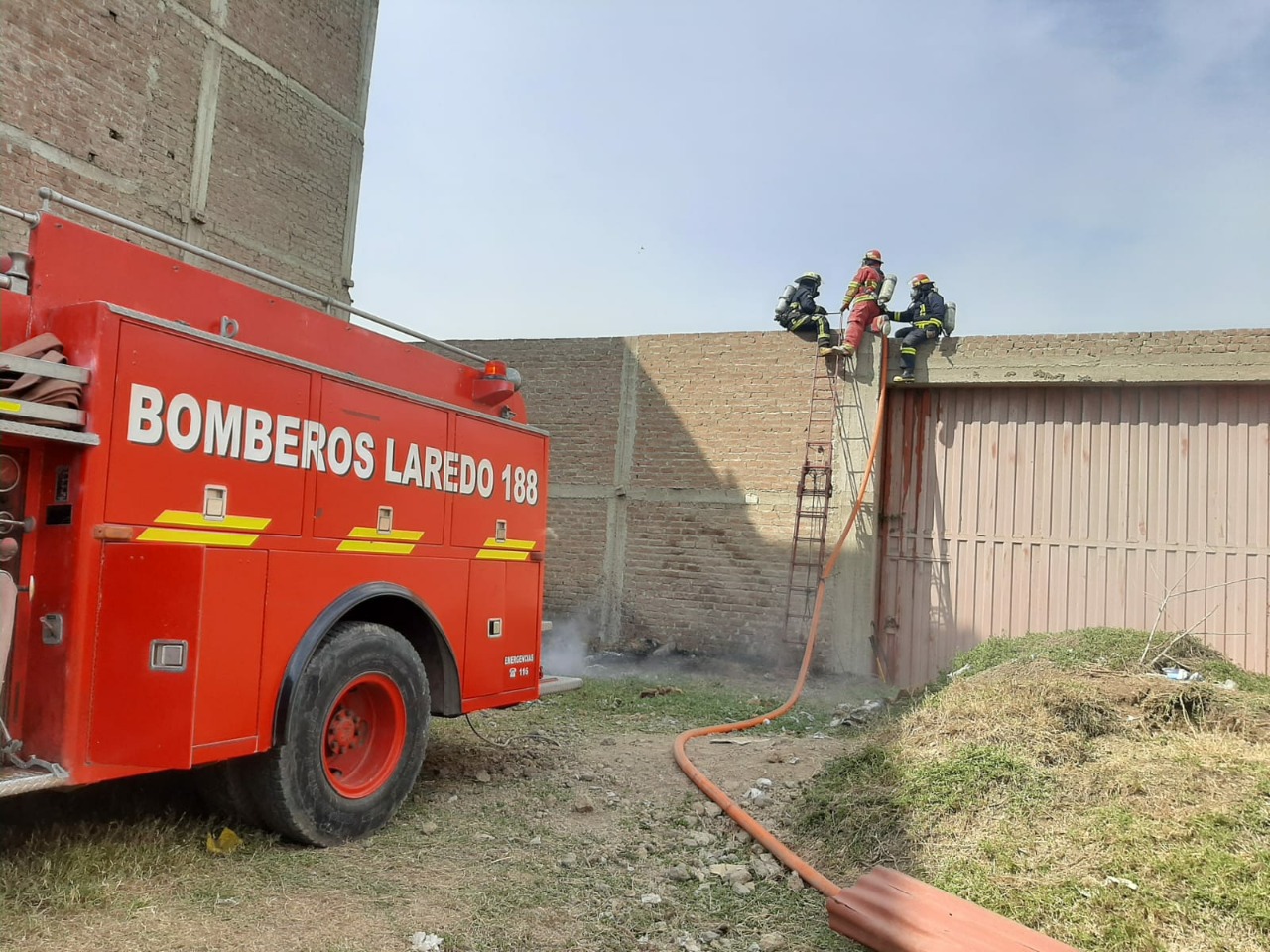 Incendio genera alarma y caos en vecinos de urb. Villa El Contador 