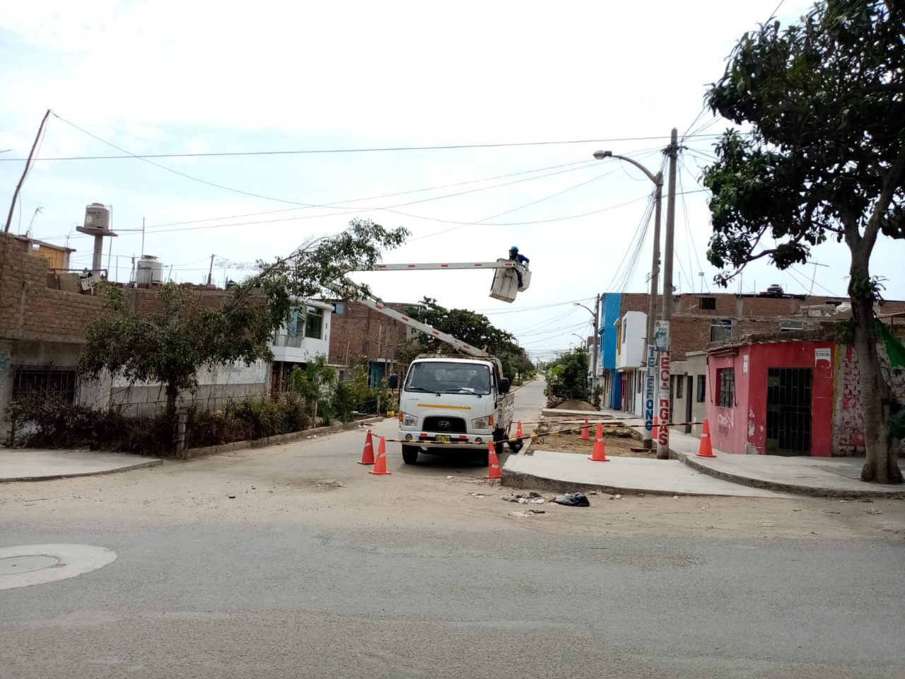 Hidrandina realiza mejoras de alumbrado público en Alto Trujillo