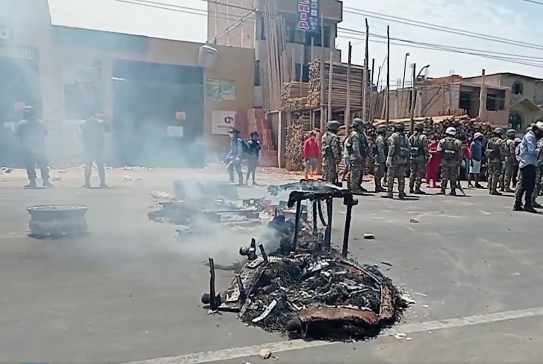 Virú: manifestantes vuelven a tomar la Panamericana después de desbloquearla temporalmente