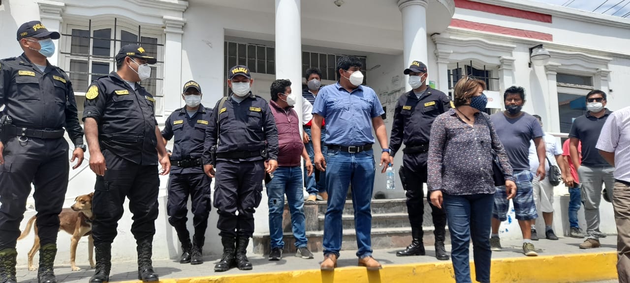 Huanchaco: detienen a alcalde distrital durante desalojo de invasores en Explanada Papal