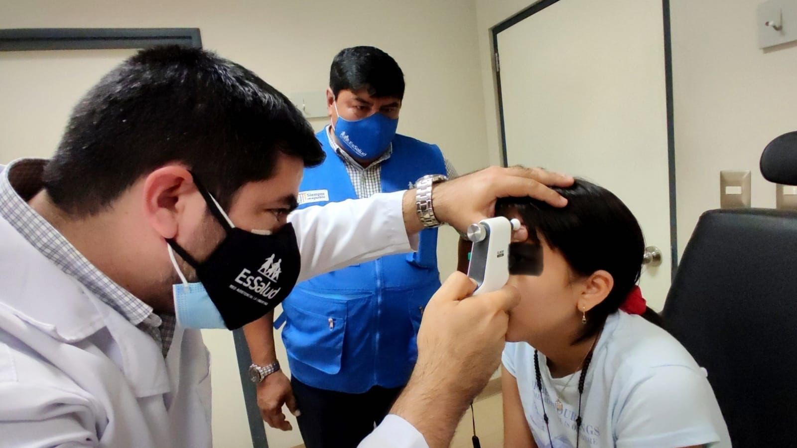 Médicos del Hospital Virgen la Puerta realizan con éxito cirugía oftalmológica a menor de 14 años