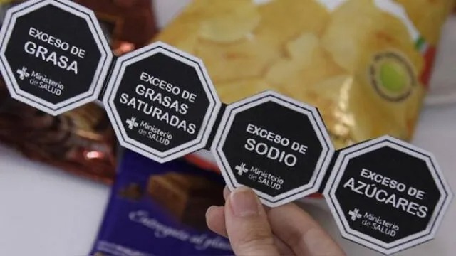 Indecopi consentirá que alimentos y bebidas importadas sigan llevando octógonos adhesivos