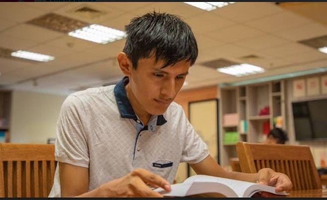 Preseleccionado de Beca 18 revisa los exámenes de admisión de universidades a las que puedes postular